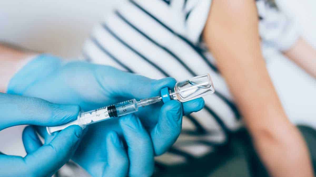 Qué dicen los infectólogos sobre la nueva estrategia de vacunación