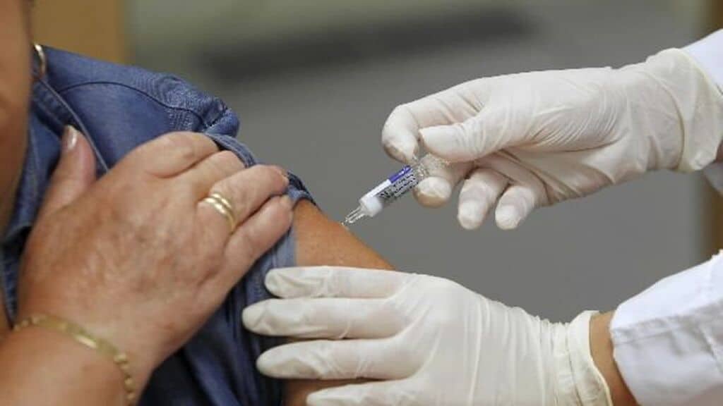 La vacuna contra la gripe podría reducir el riesgo de COVID