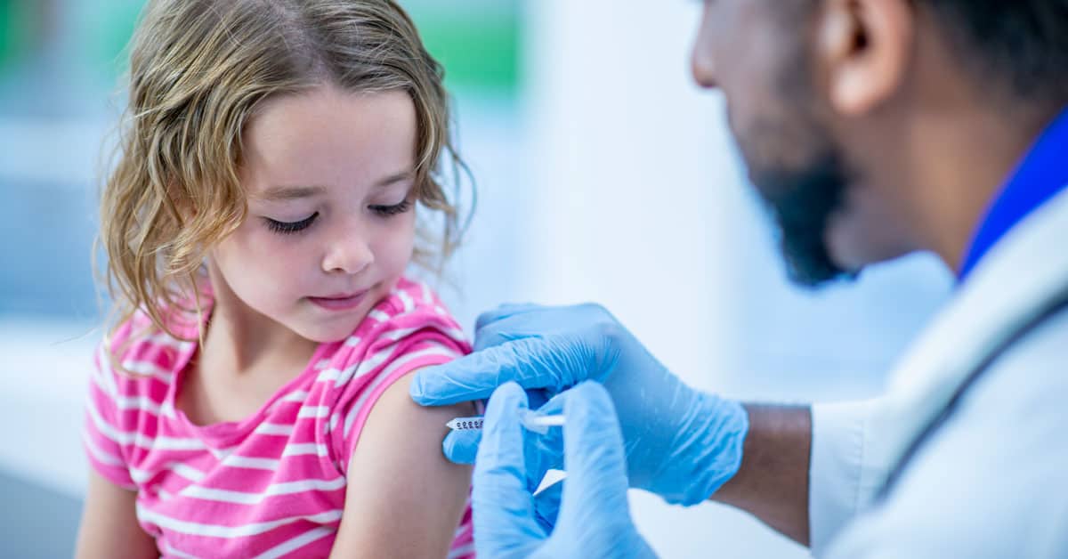 Comienzan a vacunar este lunes a niños de 6 meses a 3 años con vacunas del Laboratorio Moderna.