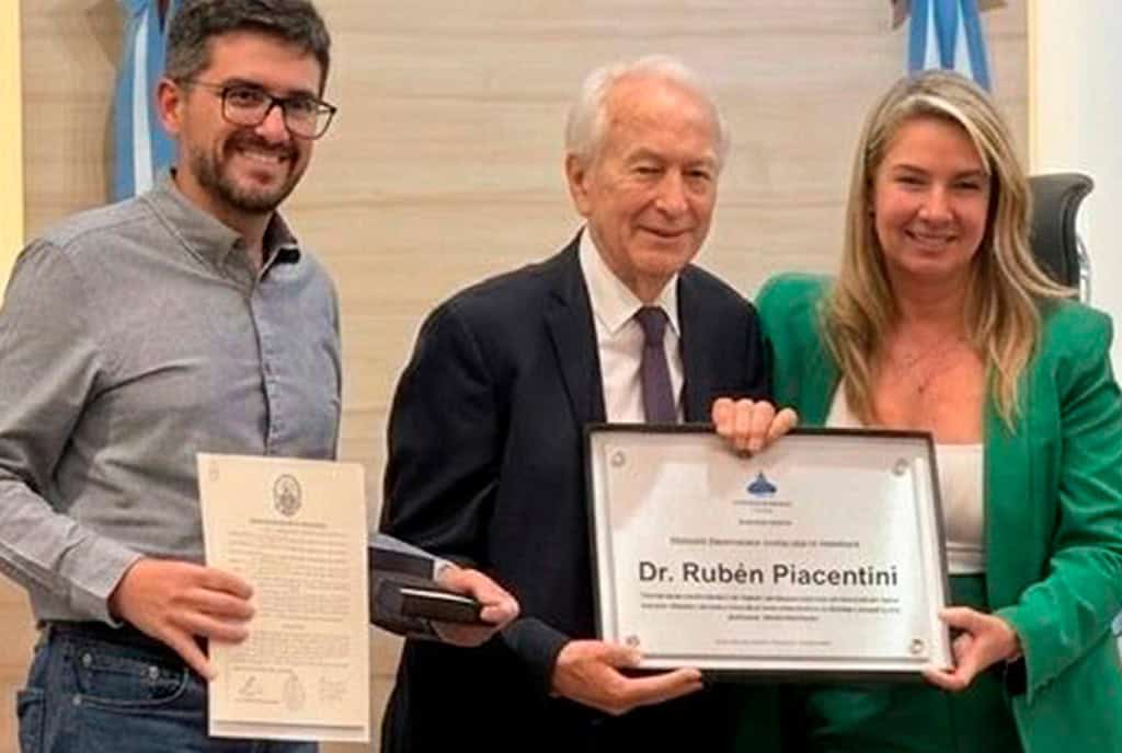 Rosario distinguió como Ciudadano Ilustre al Dr. Rubén Piacentini