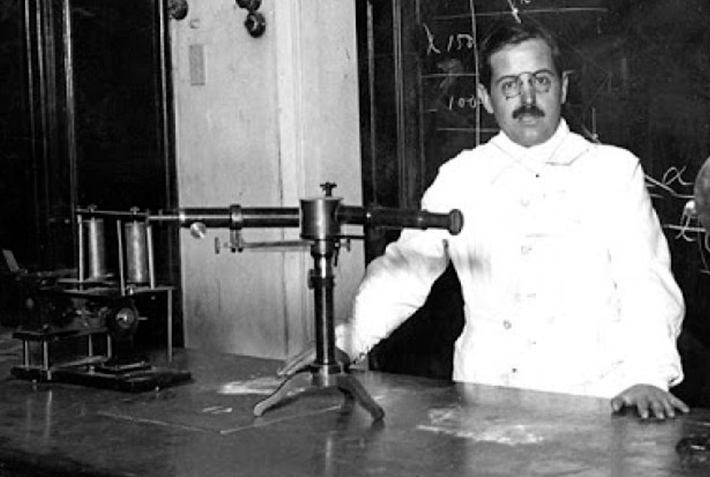 La historia del médico argentino que recibió el Premio Nobel y dio origen al Día del Investigador Científico